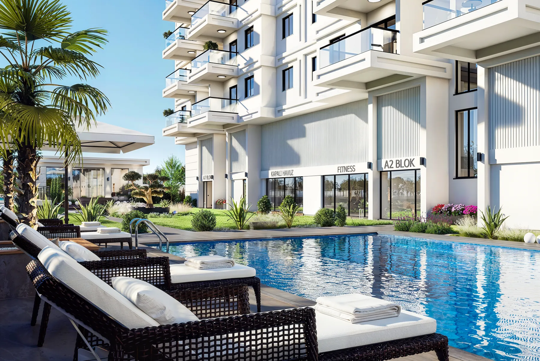 Karat Alyans havuz kenarı, palmiye ve şezlonglar, kapalı havuz ve fitness girişleri